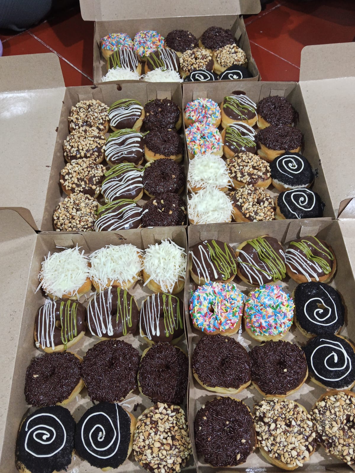 Donat isi 12 by Azelyncake Shop